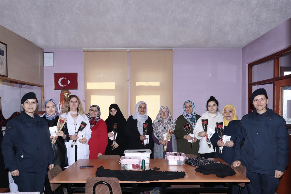 8 Mart Dünya Kadınlar Günü etkinlikleri kapsamında, Bartın İl Jandarma Komutanlığı olarak sorumluluk bölgemizde bulunan kamu ve özel sektör çalışanı kadın vatandaşlarımız ziyaret edilmiştir.