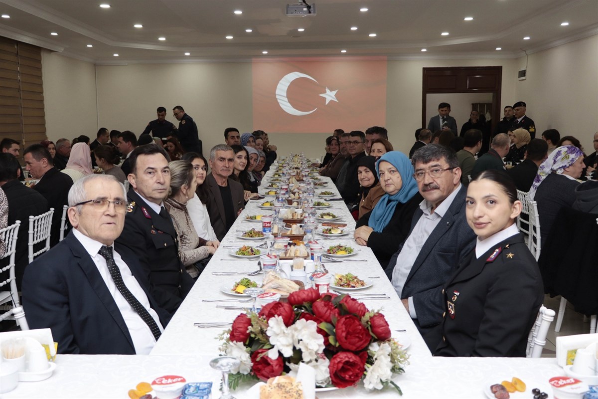 5 Mart 2025 tarihinde aziz şehitlerimizin Bartın ilinde ikamet eden kıymetli ailelerine yönelik iftar yemeği faaliyeti icra edilmiştir.
